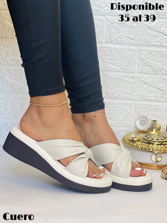 SANDALIA ADRIANA EN CUERO