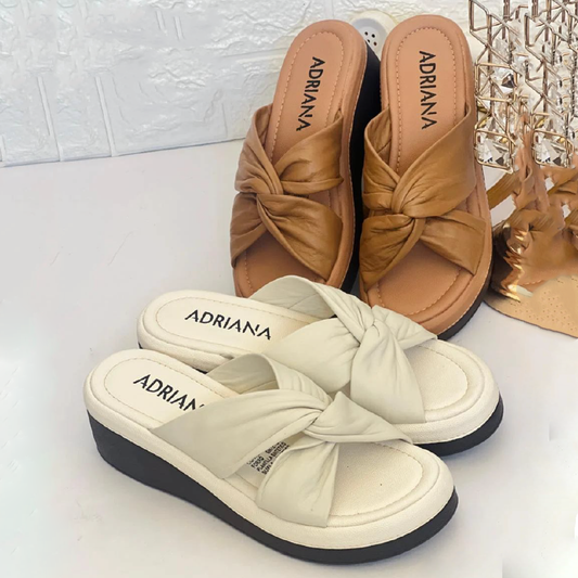 SANDALIA ADRIANA EN CUERO.
